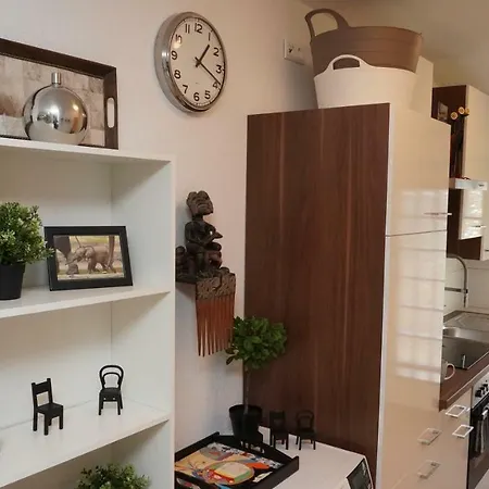 900m To Exhibition *