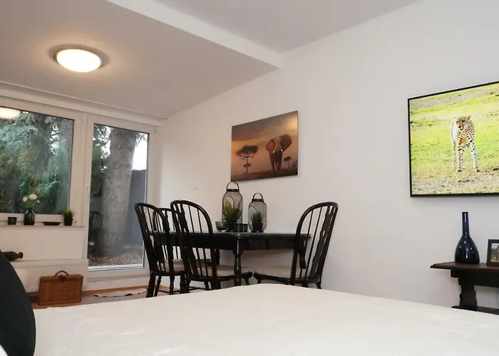 900m To Exhibition Lägenhet