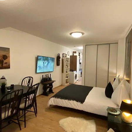 Apartment 900m To Exhibition *
