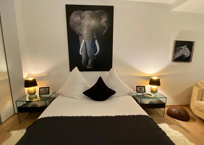 900m To Exhibition *