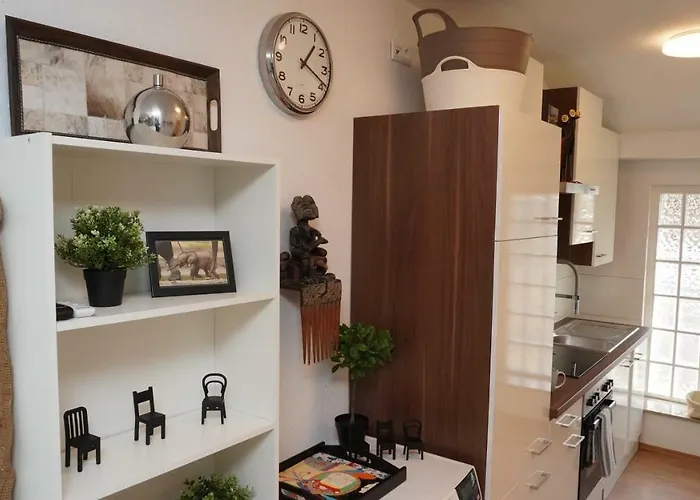 900m To Exhibition *